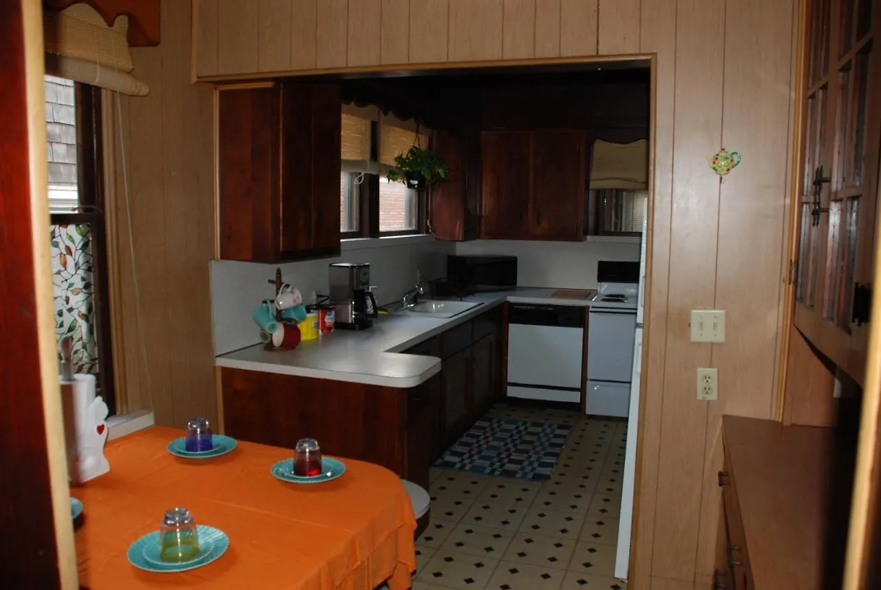 Holiday home Beach Lovers Delight Cottage North Camellia Acres